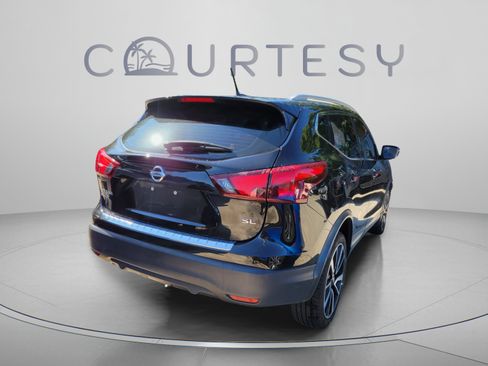 Used 2018 Nissan Rogue Sport SL FWD image 3
