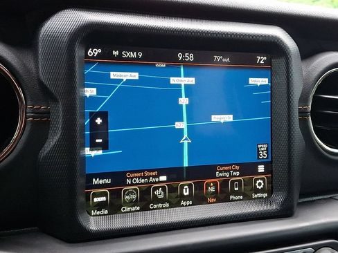 Used 2022 Jeep Wrangler Unlimited Sahara AWD/4WD image 3