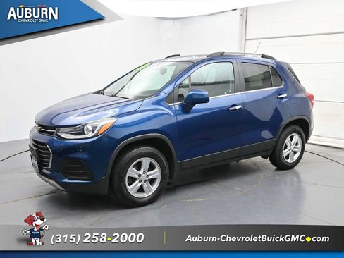 Used 2019 Chevrolet Trax LT w/ LT Convenience Package AWD/4WD image 2