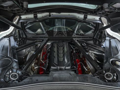 Used 2025 Chevrolet Corvette Stingray Preferred Cpe w/ Z51 Performance Package RWD image 23