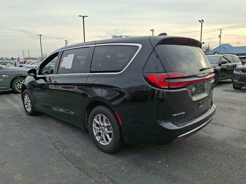 Certified 2025 Chrysler Pacifica Select image 6