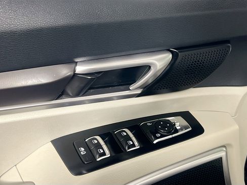Used 2025 Kia Telluride S FWD image 16