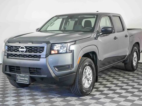 Certified 2025 Nissan Frontier S image 3