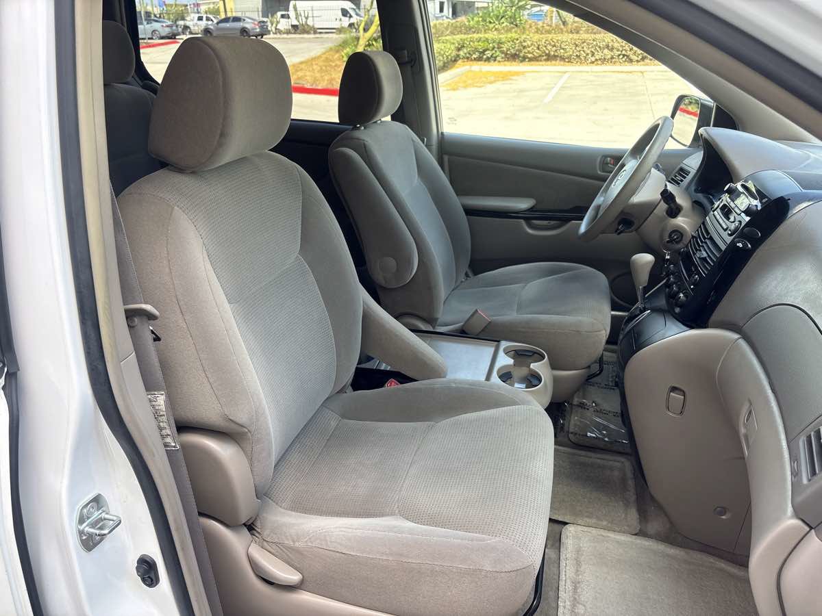Used 2005 Toyota Sienna LE w/ LE Pkg 1 FWD image 14