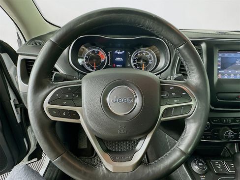 Used 2019 Jeep Cherokee Latitude Plus w/ Comfort/Convenience Group image 11