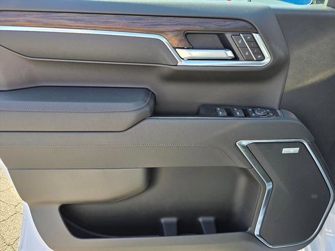 New 2026 GMC Sierra 1500 SLT image 9