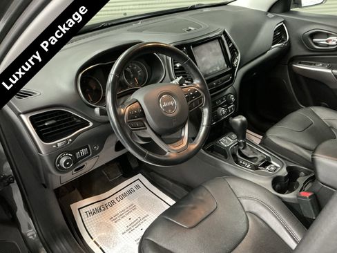 Used 2019 Jeep Cherokee Limited w/ Luxury Group image 9