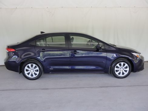 Used 2024 Toyota Corolla LE AWD/4WD image 4