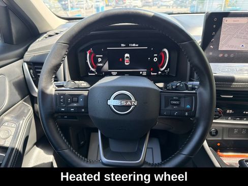 Used 2025 Nissan Rogue SL AWD/4WD image 18