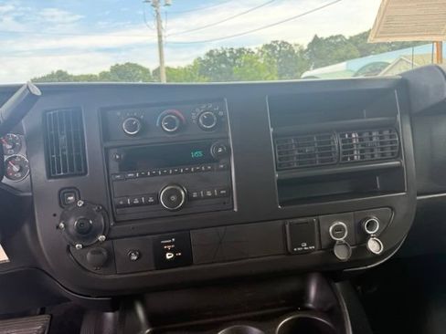 Used 2017 GMC Savana 3500 RWD image 13