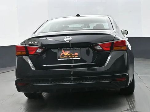 Used 2025 Nissan Altima 2.5 SV image 8