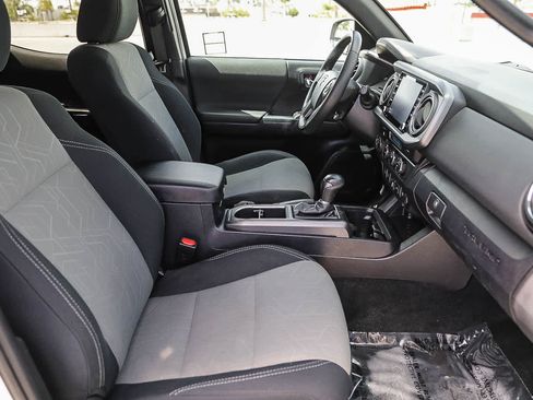Used 2021 Toyota Tacoma TRD Off-Road w/ Technology Package AWD/4WD image 16
