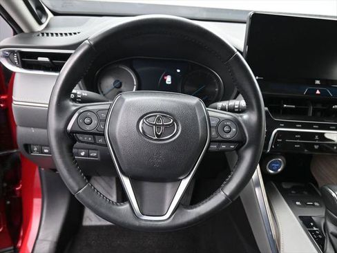 Certified 2021 Toyota Venza XLE w/ Softex Package AWD/4WD image 18
