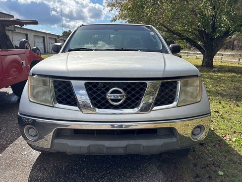 Used 2007 Nissan Frontier SE image 2