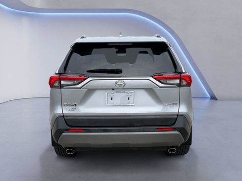 Used 2019 Toyota RAV4 Limited FWD image 4