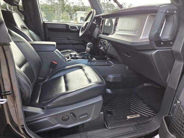 Used 2025 Ford Bronco Outer Banks AWD/4WD image 21