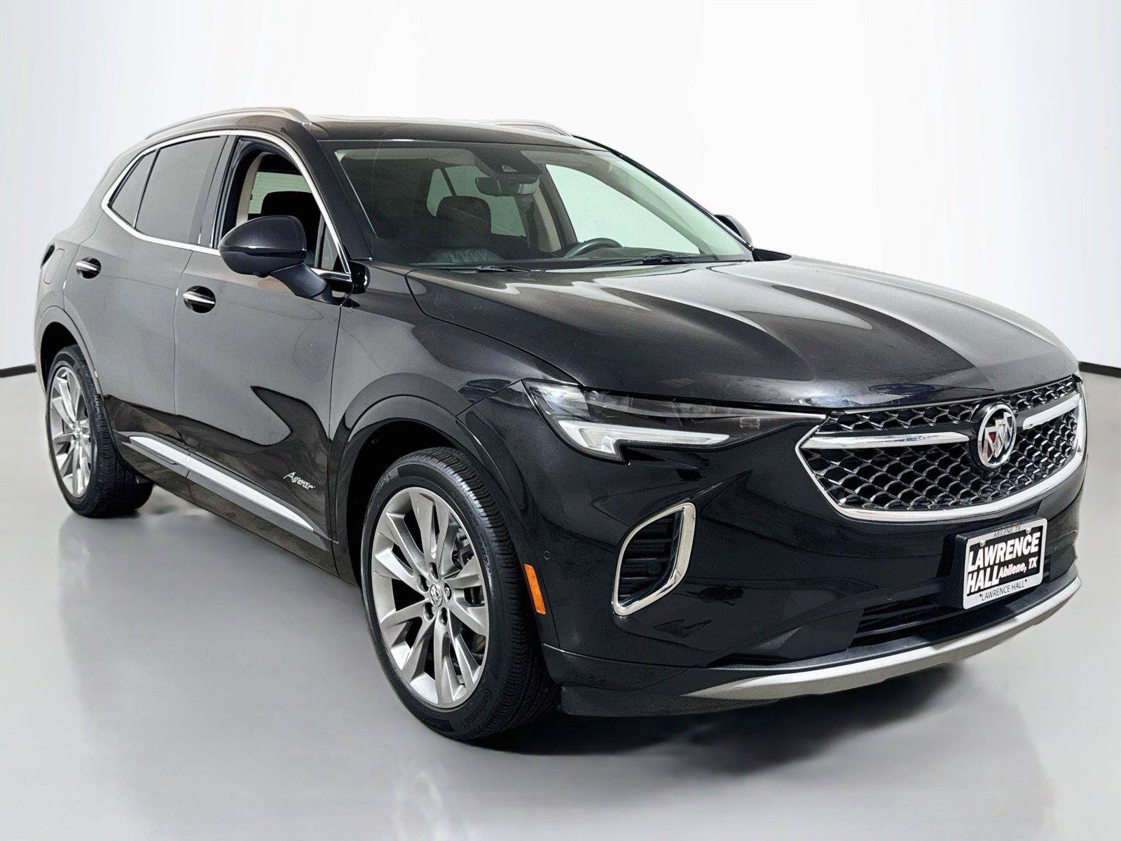 Used 2022 Buick Envision Avenir w/ Technology Package II FWD image 3