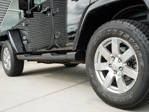 Used 2013 Jeep Wrangler Unlimited Sahara w/ Dual Top Group image 26