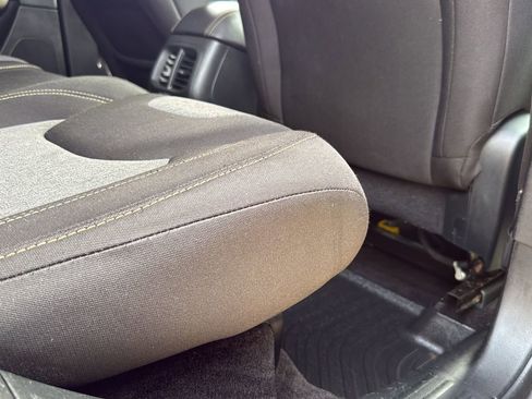 Used 2018 Jeep Cherokee Latitude FWD image 52