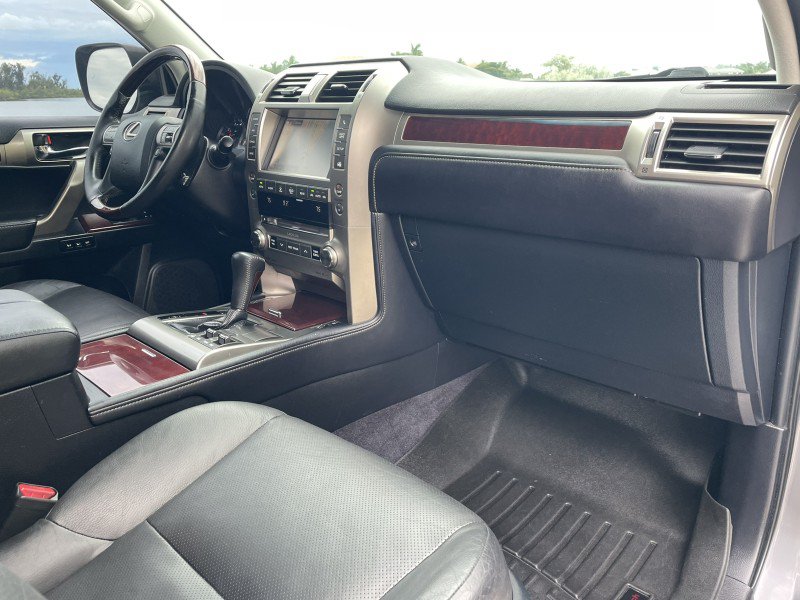 Used 2017 Lexus GX 460 Premium w/ Premium Package AWD/4WD image 8
