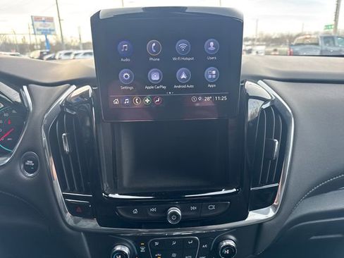 Used 2023 Chevrolet Traverse LT image 4