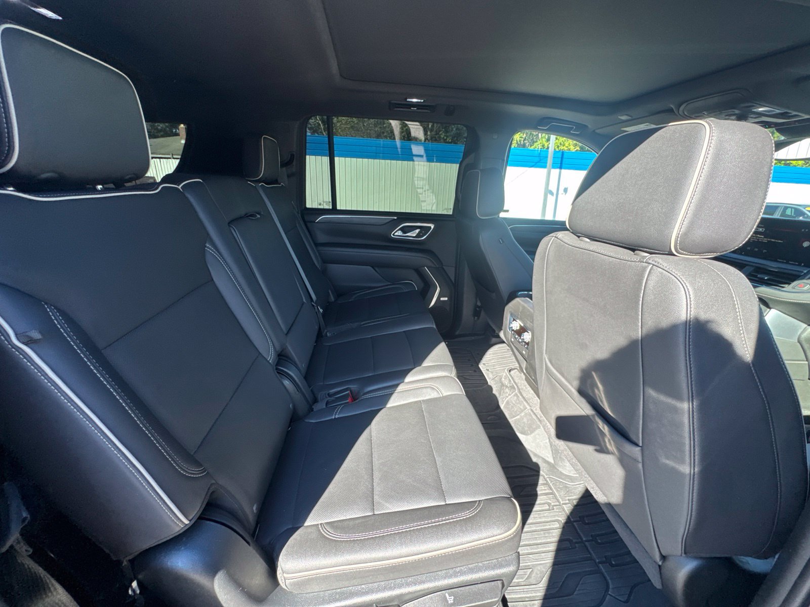 Used 2023 GMC Yukon XL SLT w/ SLT Premium Package AWD/4WD image 20