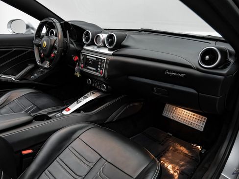 Used 2016 Ferrari California T image 49
