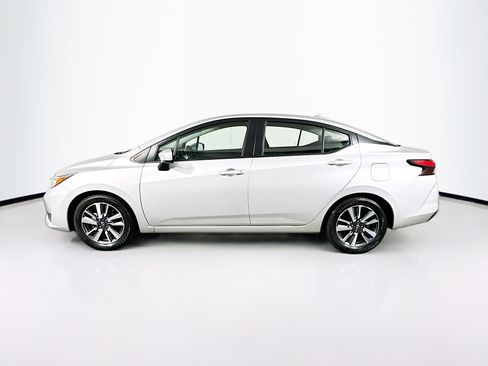 Used 2023 Nissan Versa SV image 4