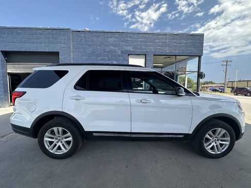 Used 2018 Ford Explorer XLT w/ Equipment Group 201A AWD/4WD image 8