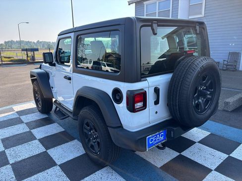 Used 2022 Jeep Wrangler Sport AWD/4WD image 3