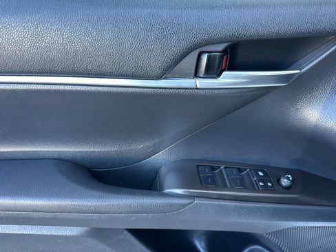 Used 2024 Toyota Camry SE FWD image 11