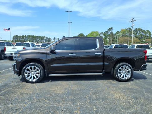 Used 2019 Chevrolet Silverado 1500 High Country w/ Technology Package image 1