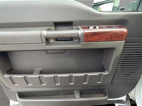 Used 2009 Ford F350 Lariat image 16