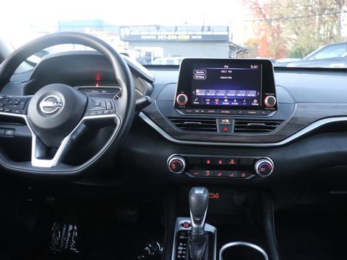 Used 2023 Nissan Altima 2.5 SV image 17