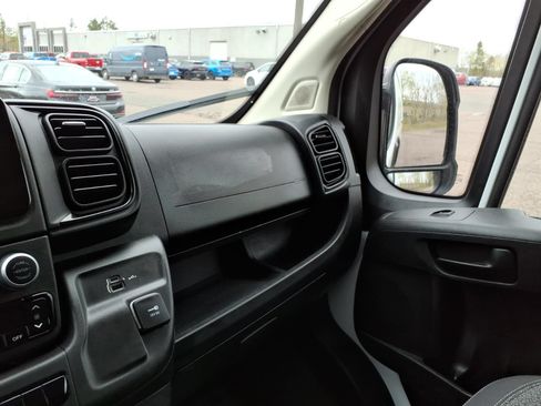 Used 2025 RAM ProMaster 2500 w/ U-Haul Equipment Group FWD image 20
