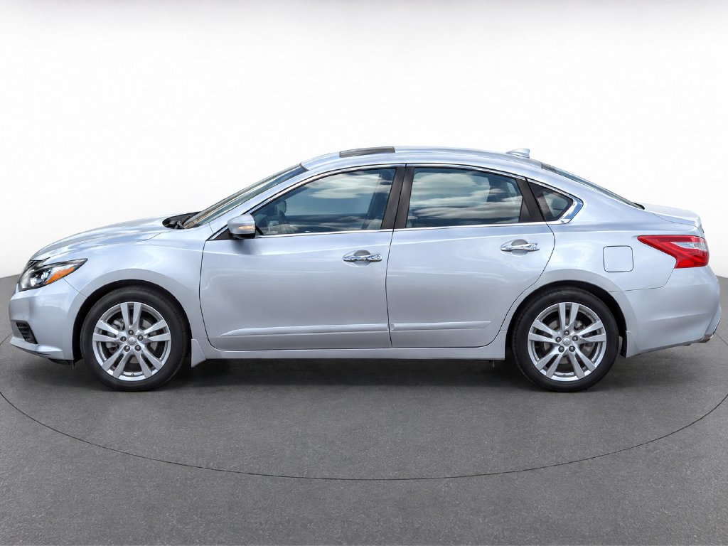 Used 2016 Nissan Altima 3.5 SL w/ 3.5 Technology Package FWD image 6