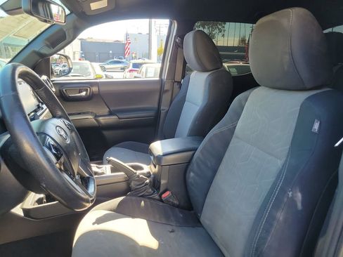 Used 2022 Toyota Tacoma TRD Off-Road image 14