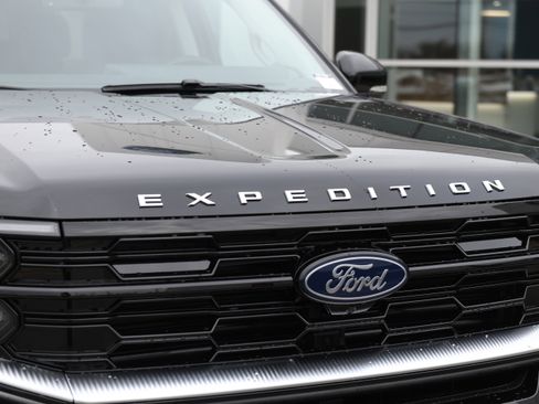 New 2025 Ford Expedition Platinum w/ Driver's Package image 10