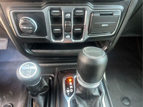 Used 2023 Jeep Gladiator Sport AWD/4WD image 38