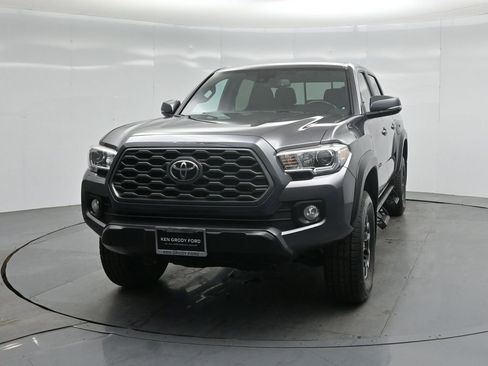 Used 2020 Toyota Tacoma TRD Off-Road w/ Technology Package image 53