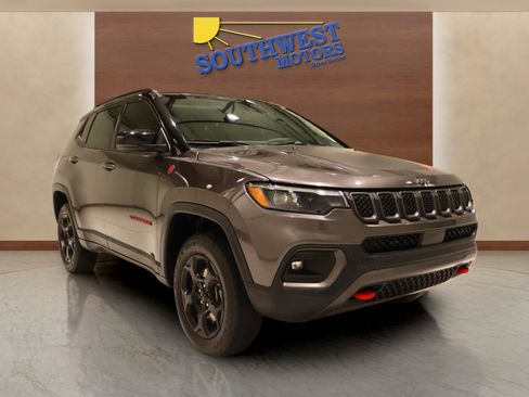 Used 2023 Jeep Compass Trailhawk w/ Trailhawk Elite Group image 5