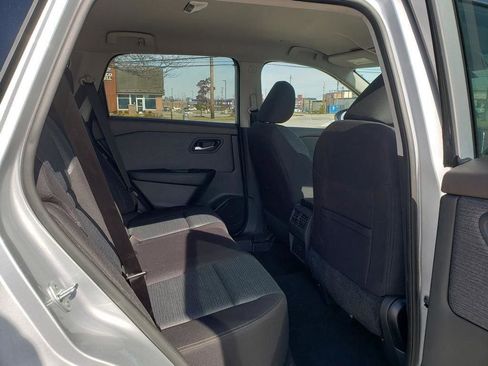 Used 2023 Nissan Rogue SV image 4