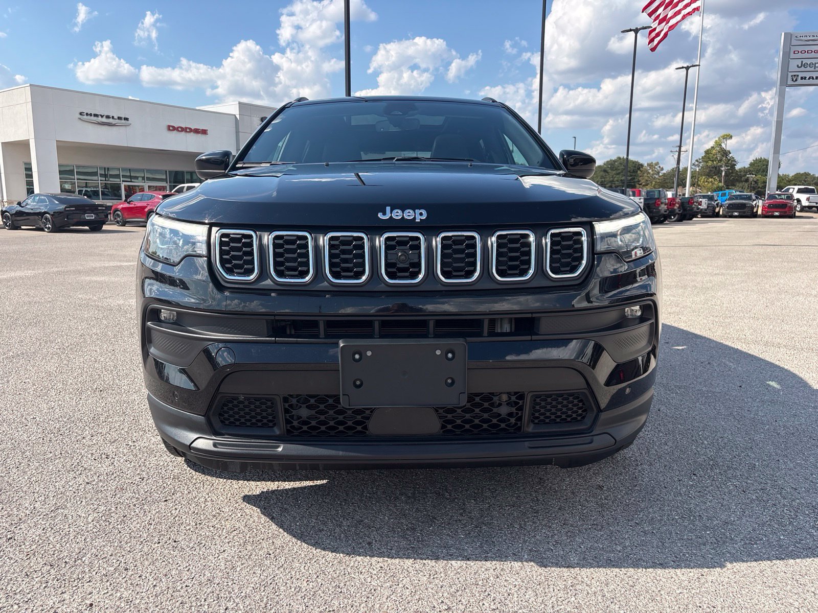 Used 2024 Jeep Compass Latitude w/ Sun and Sound Group AWD/4WD image 8