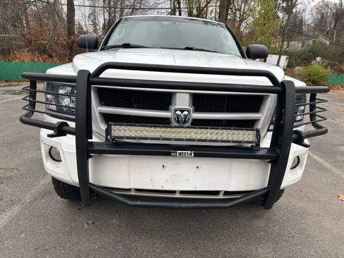 Used 2011 Dodge Dakota Big Horn image 2