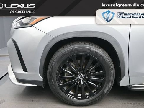 Used 2023 Toyota Highlander XSE FWD image 9