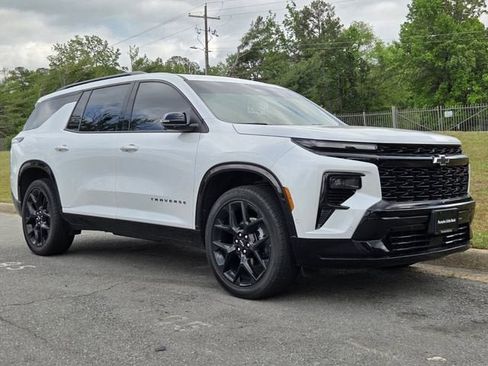 Used 2025 Chevrolet Traverse RS image 1