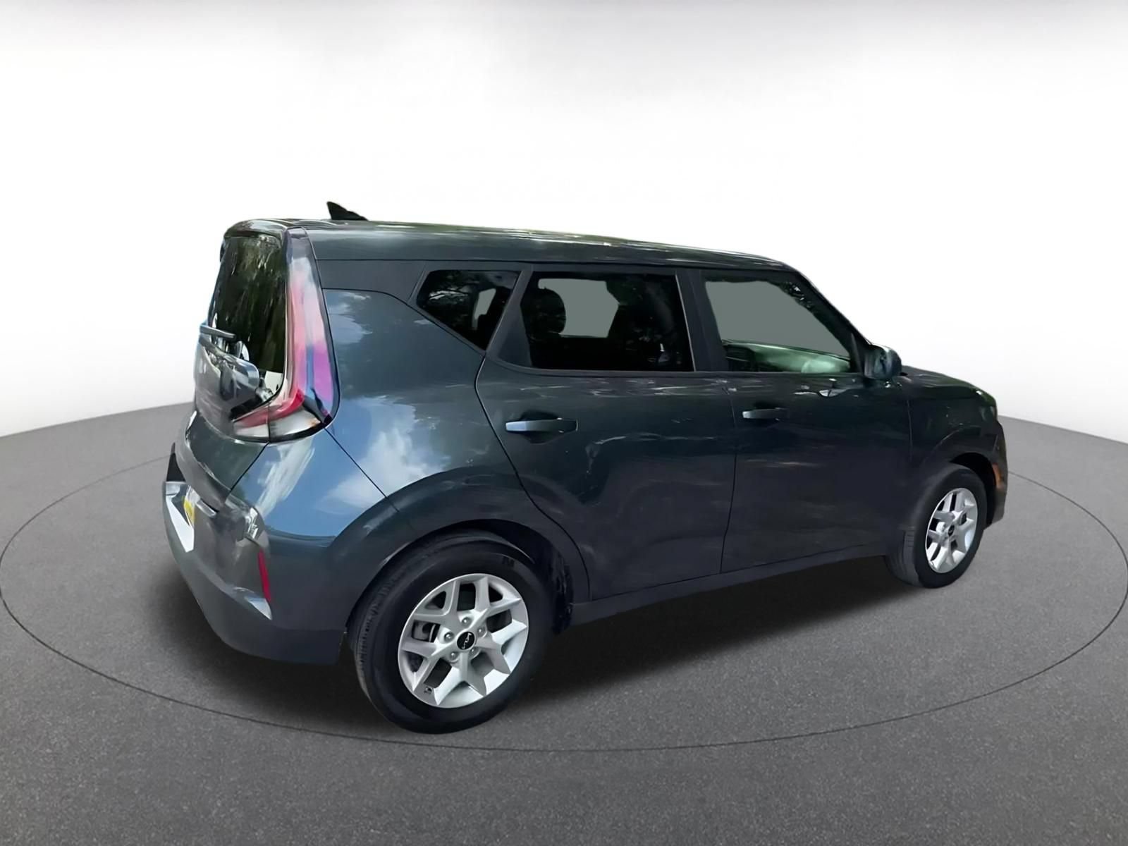 Used 2025 Kia Soul LX w/ LX Technology Package FWD image 14