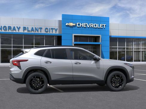 New 2026 Chevrolet Trax LT w/ Driver Confidence Package FWD image 5