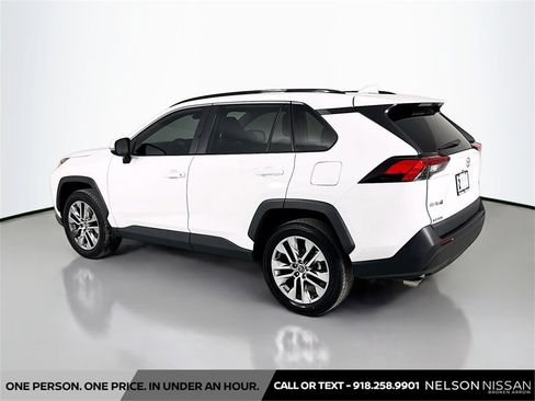 Used 2020 Toyota RAV4 XLE Premium image 7