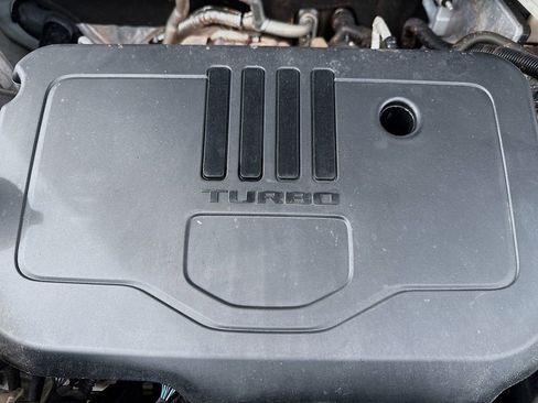 Used 2023 GMC Acadia SLT image 33